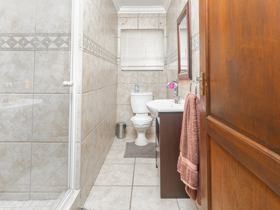 5 Bedroom Property for Sale in Caribbean Beach Club North West